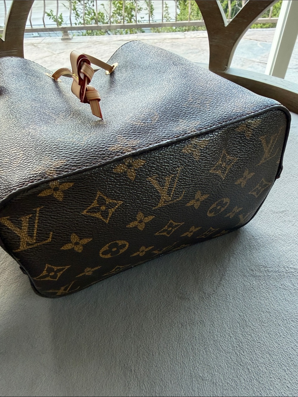 Louis Vuitton - Picture 3 of 4